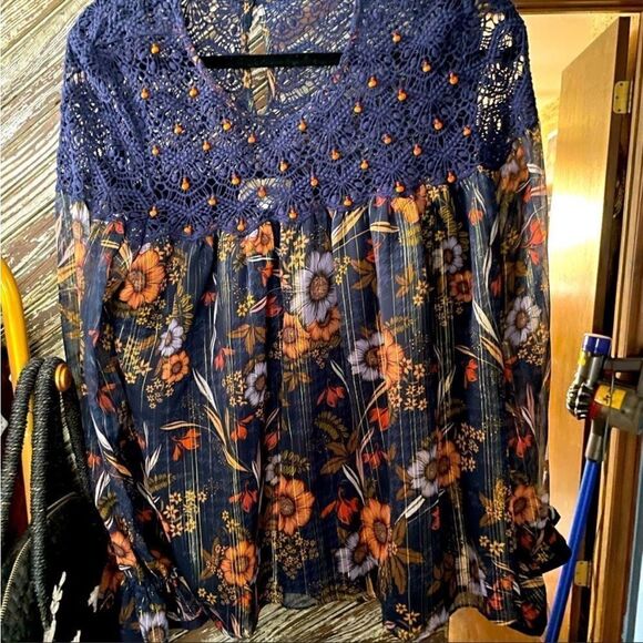 Anthropologie Renyu Cristy floral crochet top RUNS GENEROUS - Picture 2 of 6